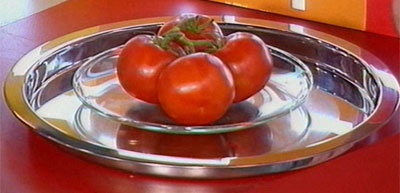 помидоры на блюде